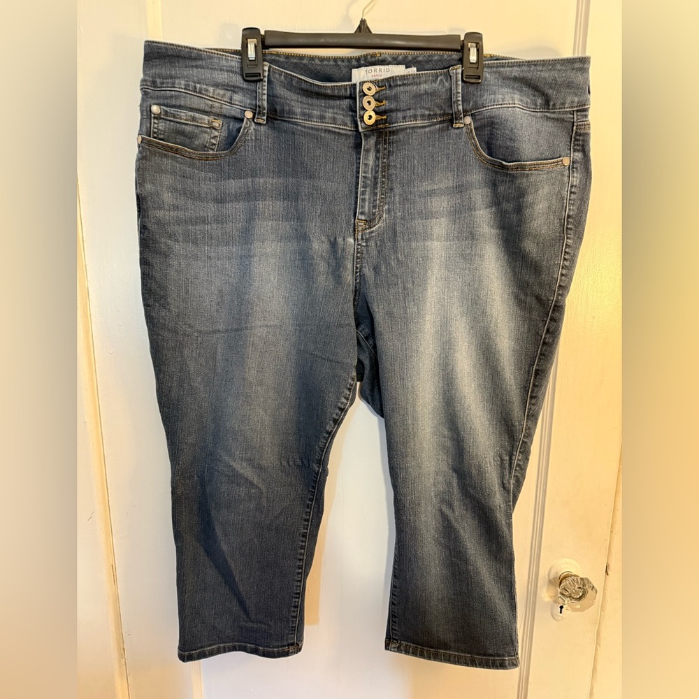 Torrid Jegging Crop with Modern Fading 26w